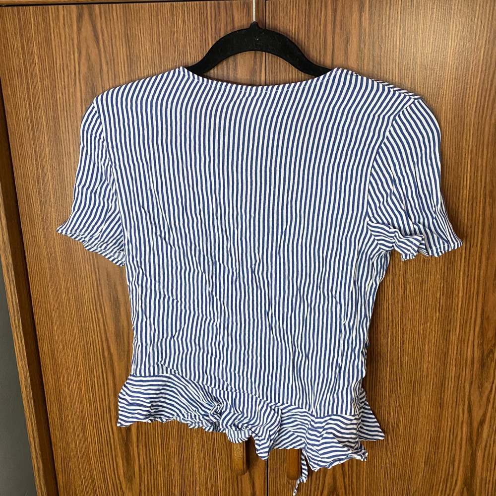 H&M Blouse Womens Size 2 Blue White Striped Ruched Peplum V-Neck Short Sleeve - Picture 5 of 5